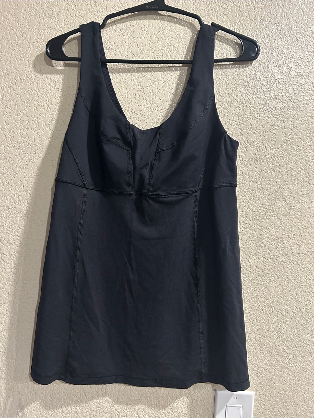 lululemon athletica black tank Top scoop-neck Size 10